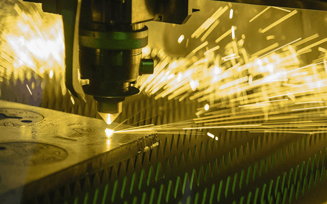Sự Khác Biệt Giữa Cắt CNC Và Cắt Laser: So Sánh Chi Tiết 2026